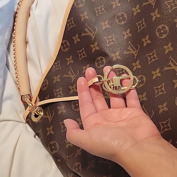 Louis Vuitton 💯 Authentic - Picture 5 of 13